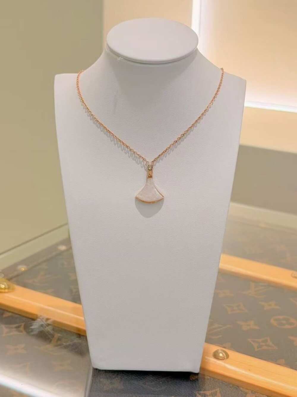 Elegant Rose Gold Tone Fan-Shaped Pendant Necklace